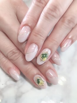 シンプルブローチネイル