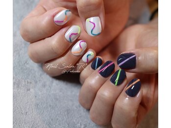 ネイルサロン R/スタイリングコース　8030円