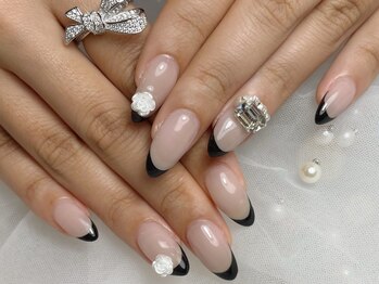 カラット(Carat.)/大人の洗練黒フレンチ