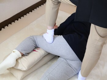 フェイシャルアンドフーレセラピー ラウラ(LAULA)の写真/【フーレセラピーでスッキリ】足を使った全身マッサージ★むくみ改善！時短ほぐしで身体への負担も少ない◎