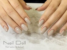 ネイルドール(Nail Doll)/グレージュとメタリックゴールド