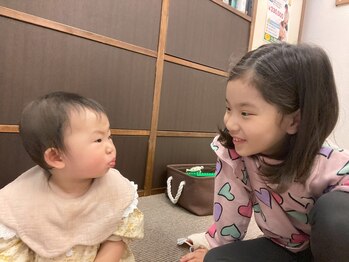 子育てママの整体サロン/施術中のお子様の様子