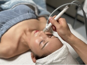 カリスサロン(CHARiS salon)の写真/【ホットペッパー限定!お気軽にハイドロお試しクーポンご用意】1回で違いがわかる!!ハイドロ×ヒト幹細胞◆