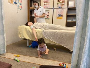 子育てママの整体サロン/施術中のお子様の様子