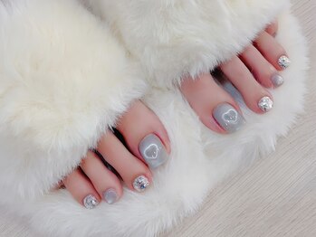 ディオーネ ネイルスタジオ(Dione)/一年通して人気のフットネイル