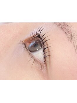 ナチュラル上品な目元にしたい