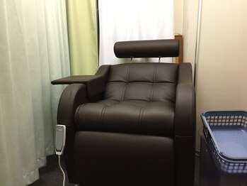 整体アンド足つぼサロン らくだ/施術用チェア