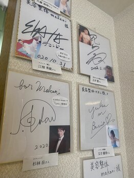 マカニ 河原町御池(makani)/沢山の有名人のサイン