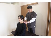 東京脊柱専門整体院の雰囲気(身体について深い知識と経験を持つスタッフが状態を見極めます!)