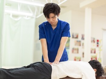 藤接骨院 藤枝警察署前院の写真/【20時迄】仕事帰りや部活後にも◎腰痛/首肩こり/膝の痛み改善!接骨院ならではの高技術の施術でスッキリ!!