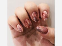 シャイニーネイル(Shiny nail)/肌なじみのいいニュアンスネイル