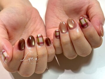 リュア(Luea)/秋チェックネイル