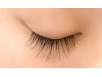 ビューティーアイラッシュ イオンマリンピア店/中央長めのキュートなデザイン