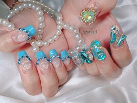 キラキラゴージャスネイル