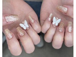 蝶々ネイル　ワンホンネイル