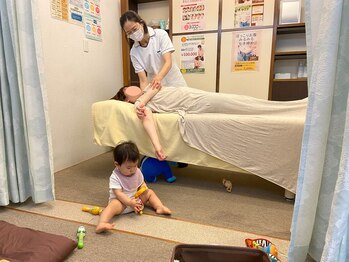 子育てママの整体サロン/施術中のお子様の様子