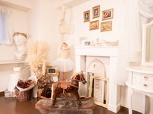 ジョリ(joli)の雰囲気（アンティークの空間が広がる店内でゆっくりお寛ぎ下さい。）