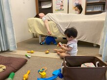 子育てママの整体サロン/施術中のお子様の様子