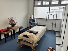 けい整骨院の雰囲気（施術させてもらう中で靴の裏底を見せてもらうことがあります）