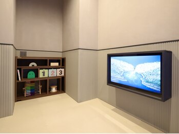 エム(M)の写真/【三宮/元町からアクセス抜群】お子様も楽しく過ごせるキッズルームをご用意。広々店内でベビーカーも◎