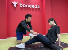 ボニーズ春日 アクロスモール春日店(boneedz春日)の雰囲気（マンツーマンでのストレッチやトレーニング）