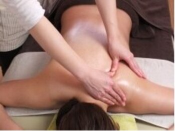 リラックスアンドビューティ リッコ(relax&beauty ricco)の写真/お仕事の合間や忙しい方にも◎短時間でも気軽に受けていただけるオイルマッサージで疲れや不調を楽に♪