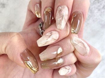 タスメット(+met)の写真/自然な長さ出しで華やか&スラっと美しい指先に♪長さ出しで思いきり可愛いアートが楽しめる★