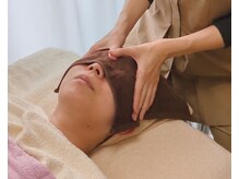ヘッドトゥトウ(Head to Toe)の雰囲気（頭～お顔には沢山のツボが◎丁寧に押し、ほぐし深く眠れる身体へ）