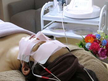 シャルム 鹿児島店(ChaRme)の写真/【英国発・特許取得済】最新技術で肌質改善★最先端テクノロジーを備えた美容機器で徹底スキンケア!