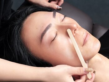 メロウプラス 新大阪 西中島店の写真/【眉毛と一緒にお肌も綺麗に!】メンズ美眉専門店で眉毛もお肌も好印象◎フェイシャルケアもご提供!