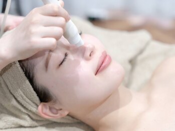 ドクターエイチ 四ツ橋堀江店(Doctor.H)の写真/【美容液が肌に吸いつくような潤い肌を】ハイドロフェイシャル毛穴改善♪キメ細かく透明感あふれる美肌へ★