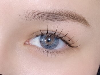 ライラ(LAYLA)の写真/フラットラッシュはブラック、ブラウン、ダークモカの3色展開♪ふんわりまつ毛で優しい印象に☆