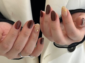 アワーズ(h.ours_)の写真/【指先から女性らしく】ワンカラー￥4800~お色混ぜが得意。こだわりのColorで理想の指先に仕上げます。