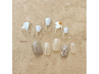 シルニー リム(Silny rim)/アシンメトリーニュアンスネイル