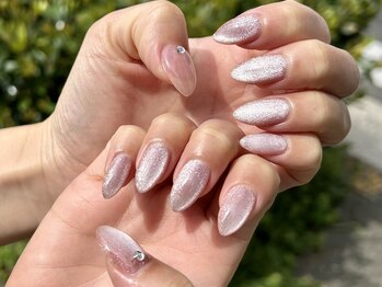 ミ シュエット(Me Chouette)の写真/【幻想的な輝き☆大人気マグネットネイル】大人可愛いネイルで魅力UP♪
