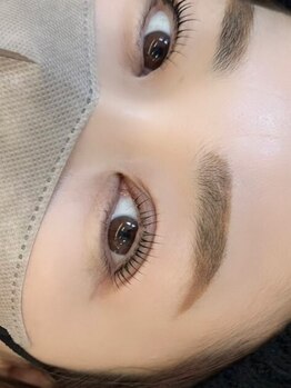 ワイドット(y.)の写真/自まつ毛を活かした【まつげパーマ＋トリートメント付】が大人気！お客様の目元に合わせた最適なデザイン☆