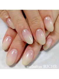 パステルイエローネイル
