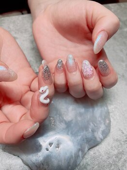 ステムネイル 下北沢(stem nail)/シロヘビ 巳 干支