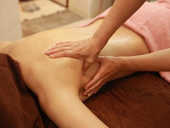 サロン ド ナデシコ(Salon de Nadeshiko)/肩甲骨を正常な位置に戻します