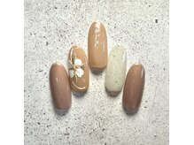 ミュナ(myuna)/ベージュフラワーネイル
