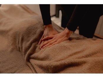 エンネ 大阪本店(enne)の写真/疲れているのではありません。ずれた骨格を、支え続けているだけです。午後のだるさ・夕方の重さへ[心斎橋]