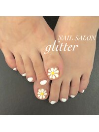 ぷっくりフラワーのフットネイル