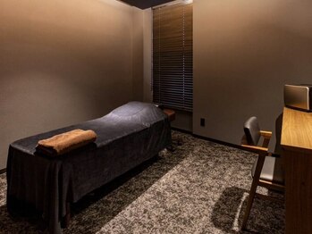 リバイブエス(Revive-S)の写真/【完全個室の贅沢プライベートサロン】落ち着いた雰囲気と清潔感あふれる店内で、心身ともにリラックス◎
