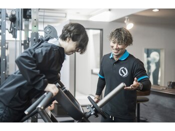 エレボスフィットネス(EREBOS FITNESS)/背中引き締めトレーニング