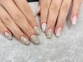 左右　デザイン違い