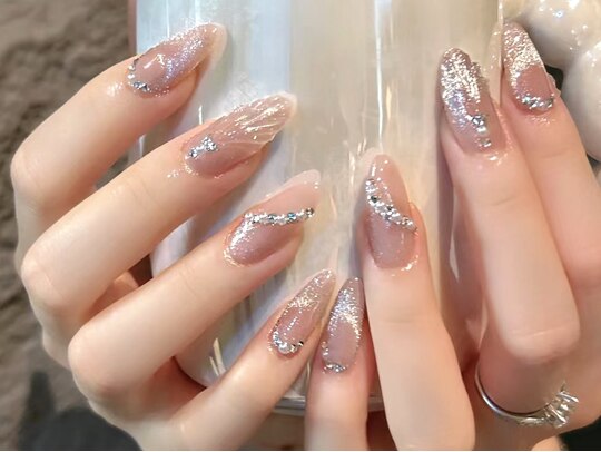 2025年春トレンド】ネイルアートのネイルデザイン集｜人気順  