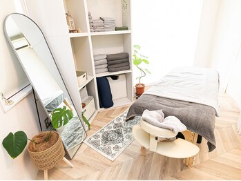 リベラール/白とグレーを基調とした雰囲気