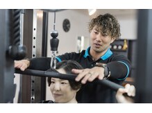 エレボスフィットネス(EREBOS FITNESS)/背中引き締めトレーニング
