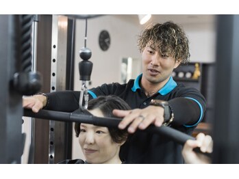 エレボスフィットネス(EREBOS FITNESS)/背中引き締めトレーニング