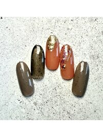 キラキラブラウンネイル